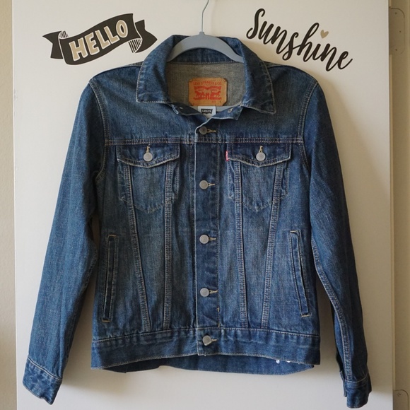 Levi's Jackets & Blazers - Levi's Medium Wash Distressed Jean Jacket Size S*